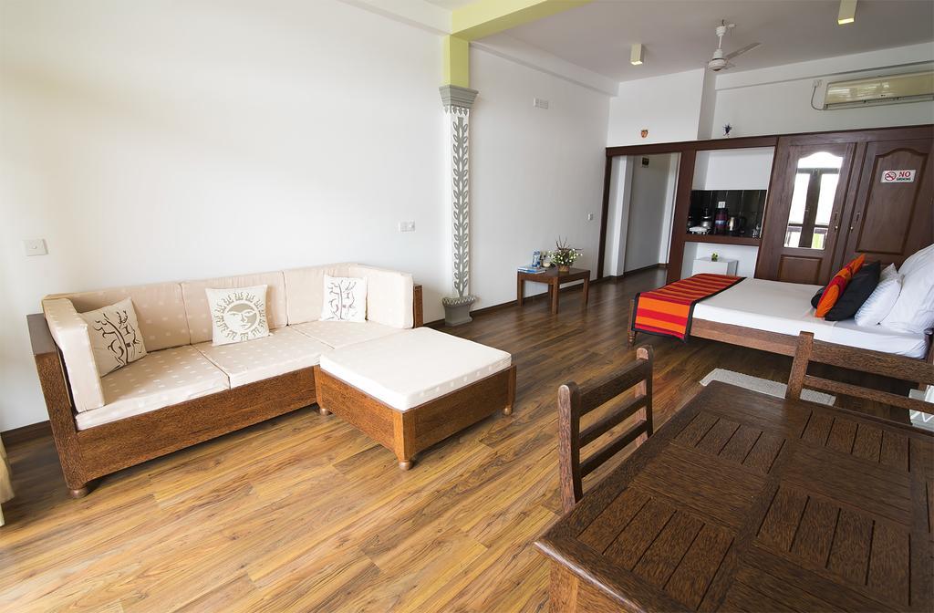 Thumbelina Apartments & Hotel Aluthgama Exterior foto